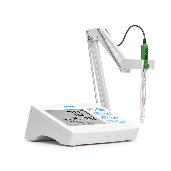 HI2620 - Strumento da banco per l'analisi del pH vista laterale